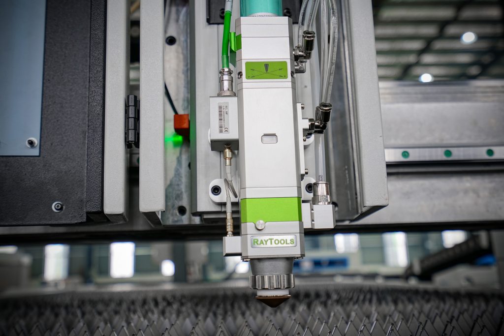 3015 Pojedyncza platforma Fiber laserowa maszyna do cięcia metalu 3000 W Moc lasera Raycus IPG